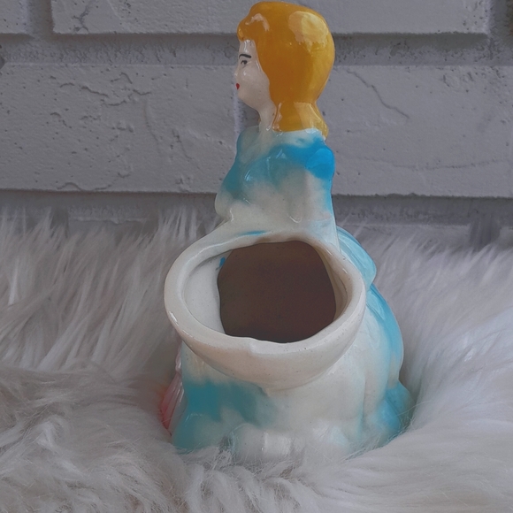 Vintage - MCM Victorian Porcelain Plant Figurine - Picture 4 of 11